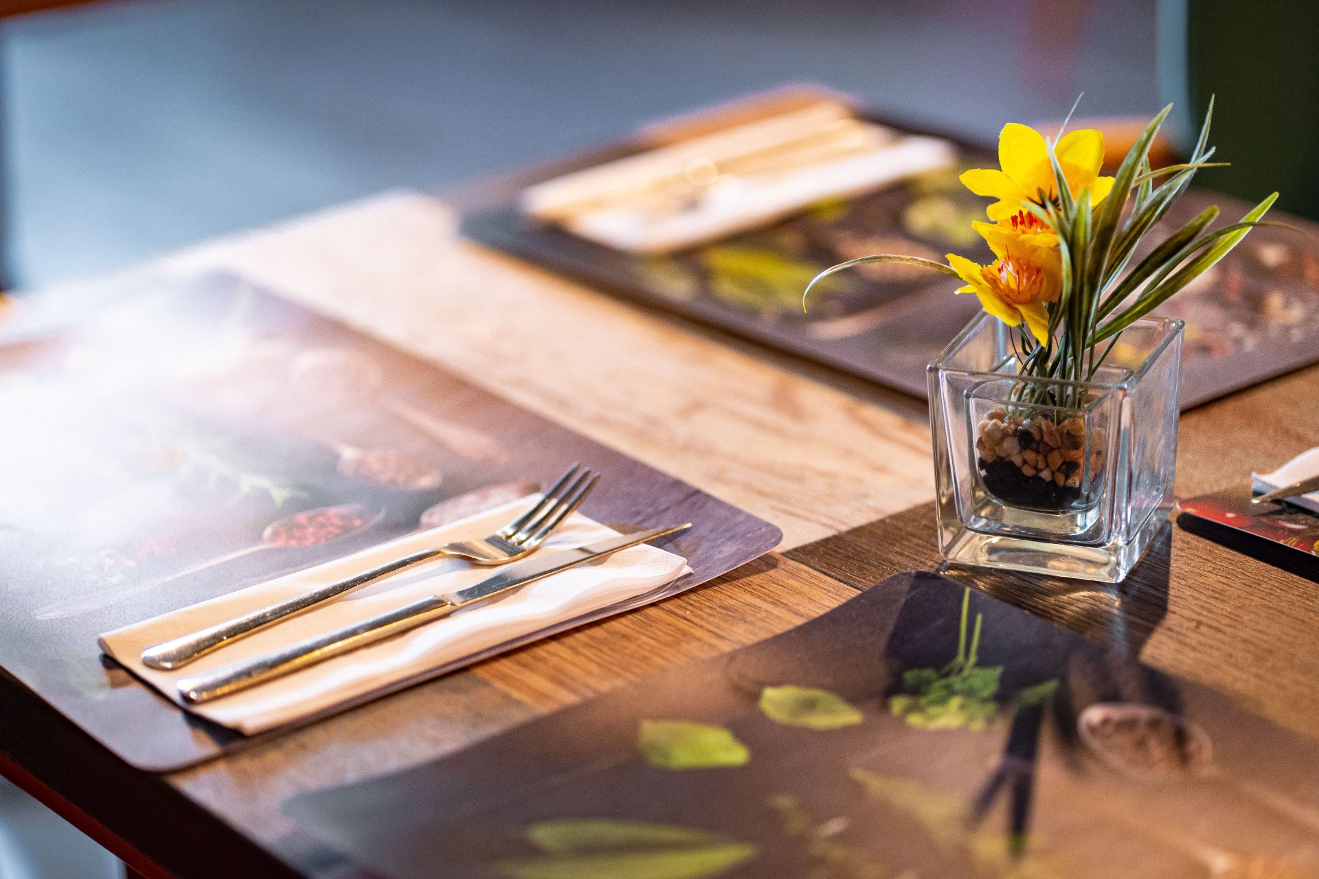 Empty restaurant interior with no people. Tables are ready and waiting for the guests to arrive at a restaurant. Corona virus, lockdown and curfew effect on restaurant business.